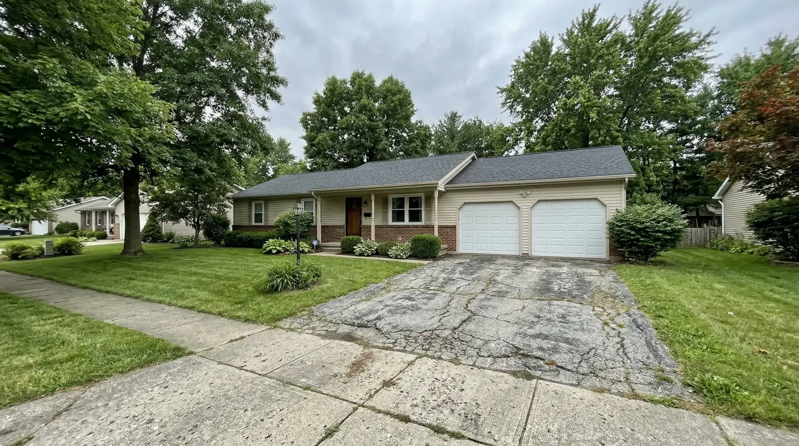 Original driveway photo before AI driveway visualization